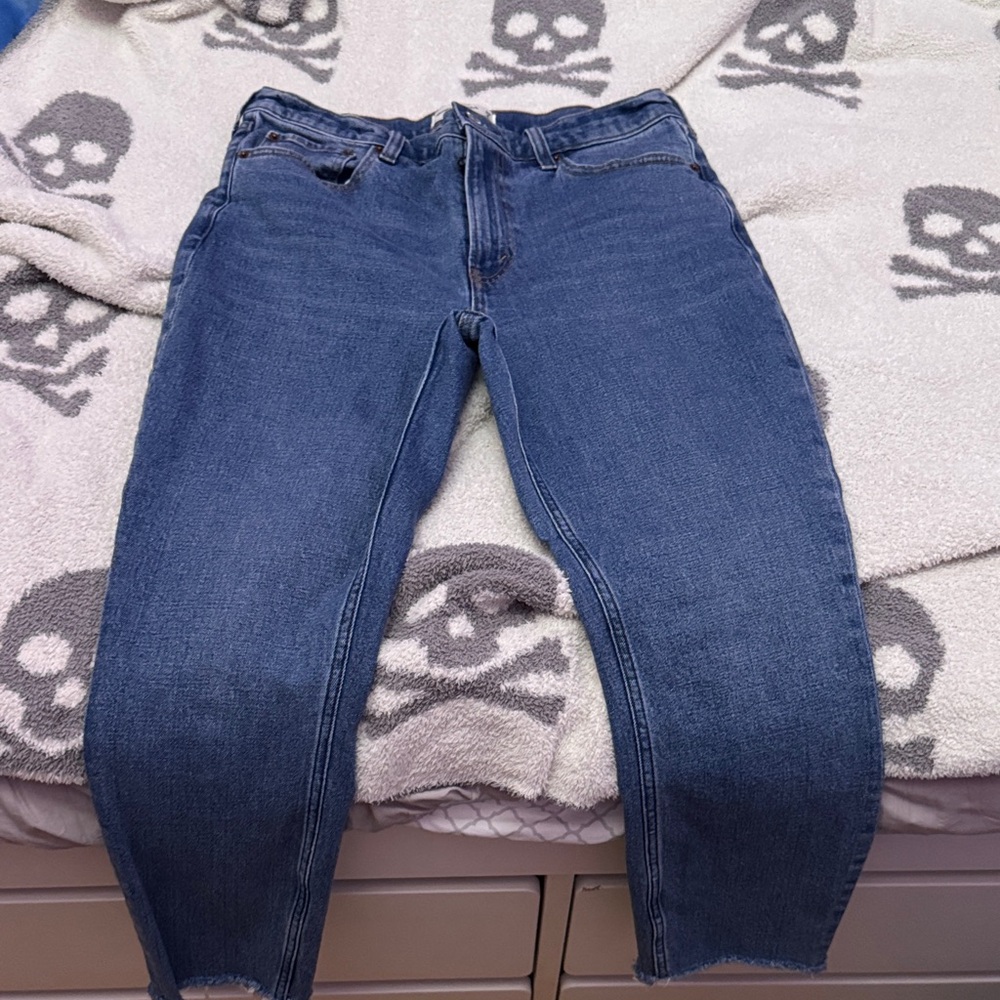 A&F modern skinny jean size 29s